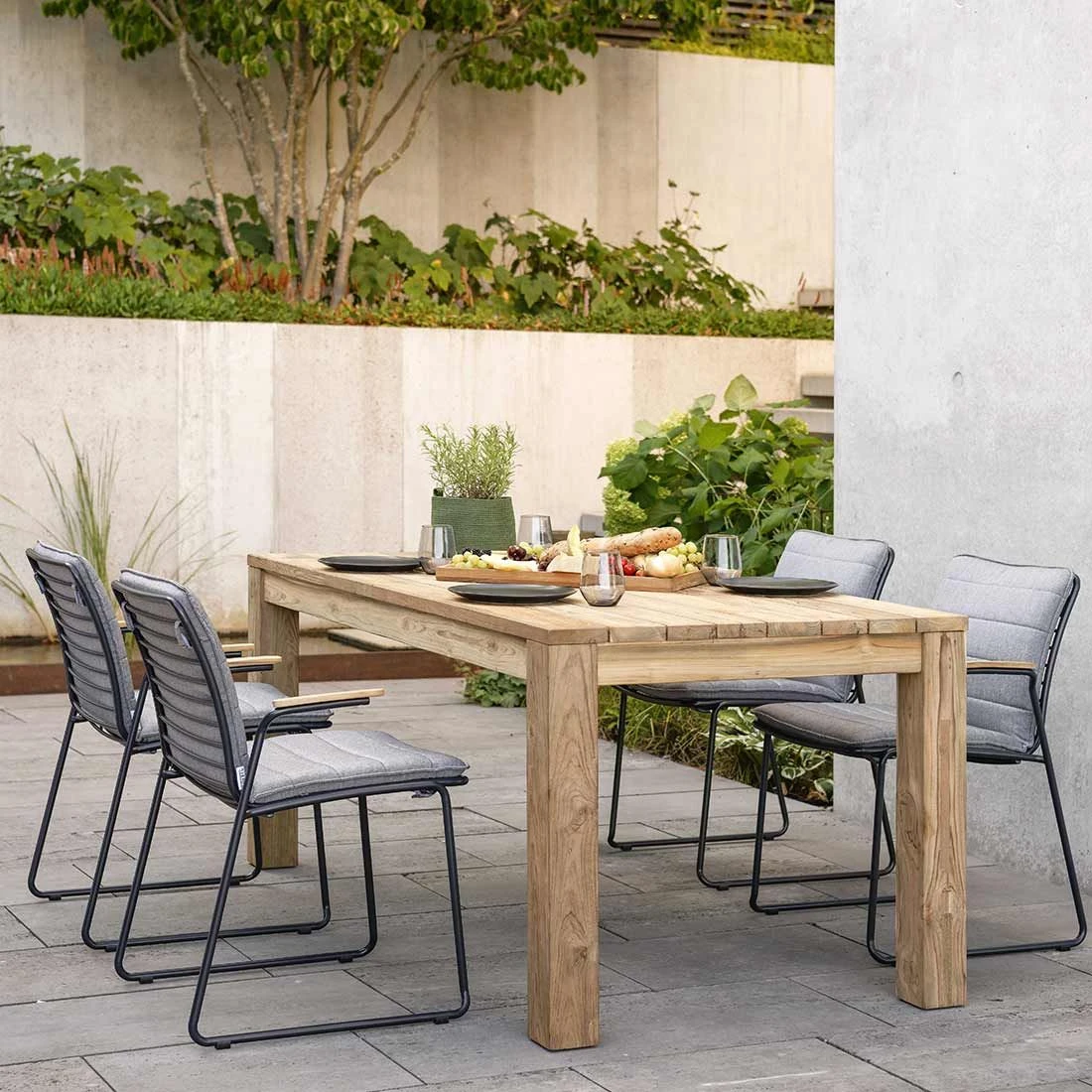 Stern Levi Stapelsessel Edelstahl/Teakarmlehnen Anthrazit 7 Stern Levi Stapelsessel Edelstahl/Teakarmlehnen Anthrazit – Bild 5