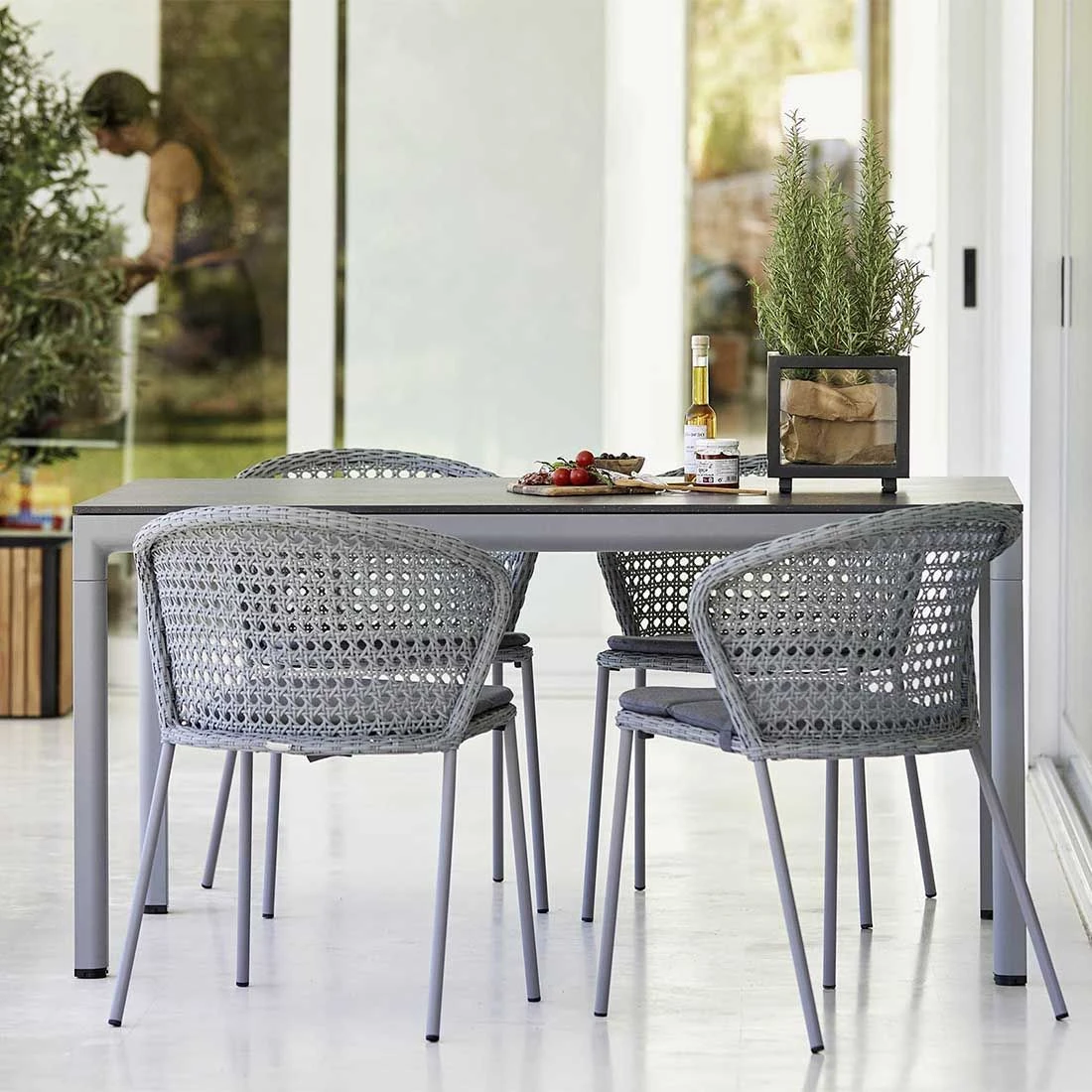 Cane-Line Lean Stapelstuhl Stahl/Geflecht Light Grey 4 Cane-Line Lean Stapelstuhl Stahl/Geflecht Light Grey – Bild 2