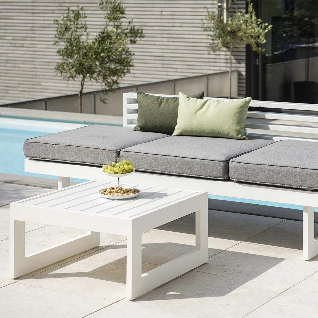 Stern New Holly Beistelltisch/Hocker 72x72cm Aluminium Weiß 7 Stern New Holly Beistelltisch/Hocker 72x72cm Aluminium Weiß – Bild 5